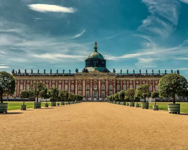 Majestätischer Besuchermagnet: Das 1769 fertiggestellte Neue Palais liegt im Park Sanssouci und gilt als letzte bedeutende Schlossanlage des Barocks in Preussen.