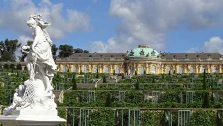 Sommersitz und Ruheoase – Schloss Sanssouci macht seinem Namen als Ort „ohne Sorgen“ alle Ehre.
