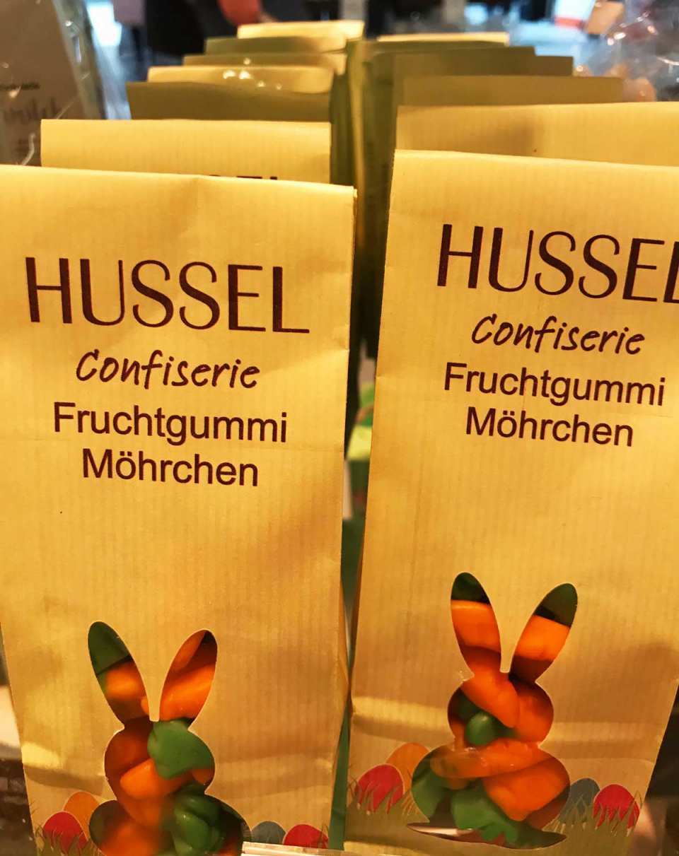 Feinste Schokolade und andere Leckereien finden Sie bei Hussel Confiserie.