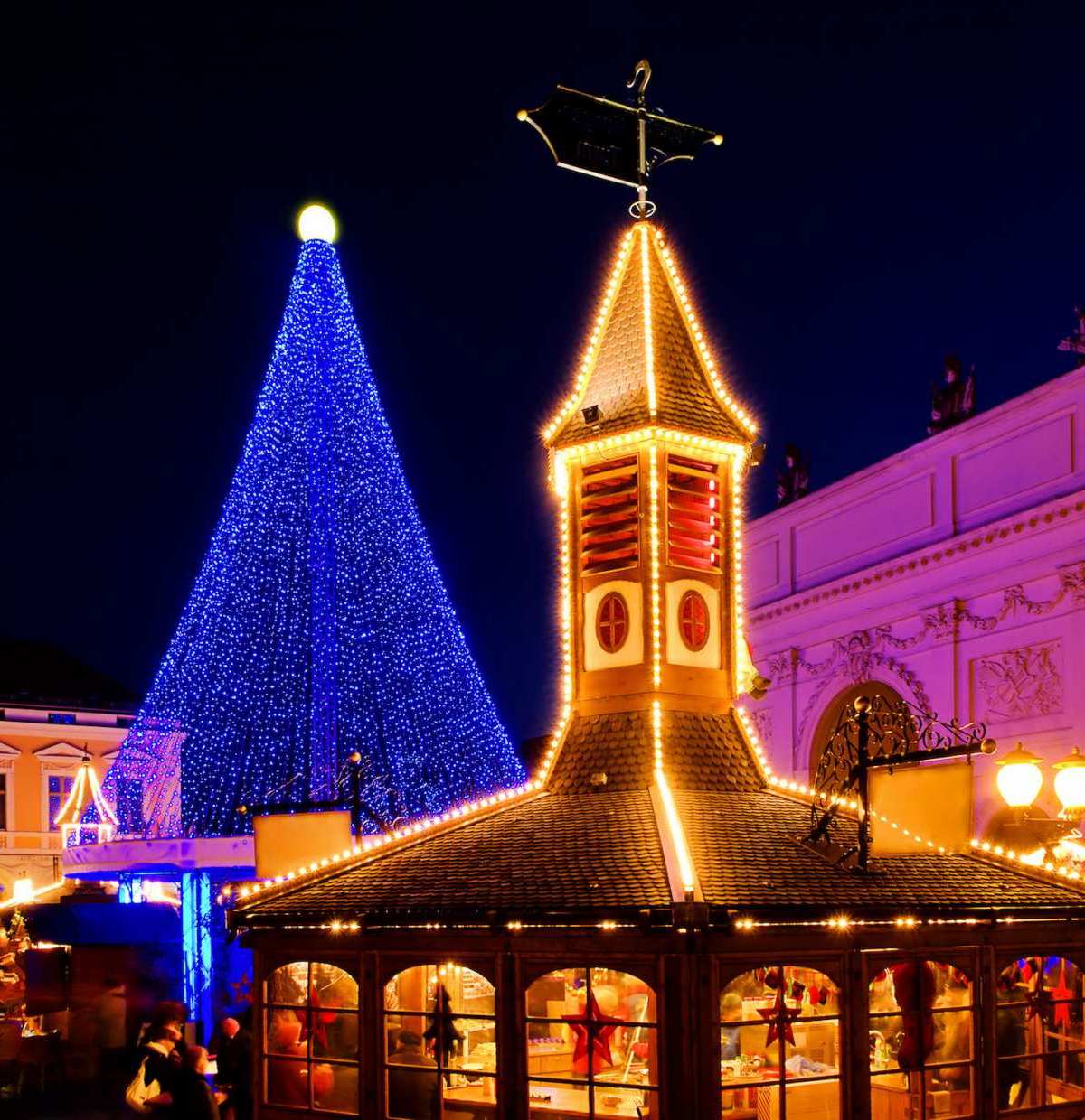 Bis weit über die Stadtmauern bekannt und beliebt: Potsdams Weihnachtsmarkt „Blauer Lichterglanz”