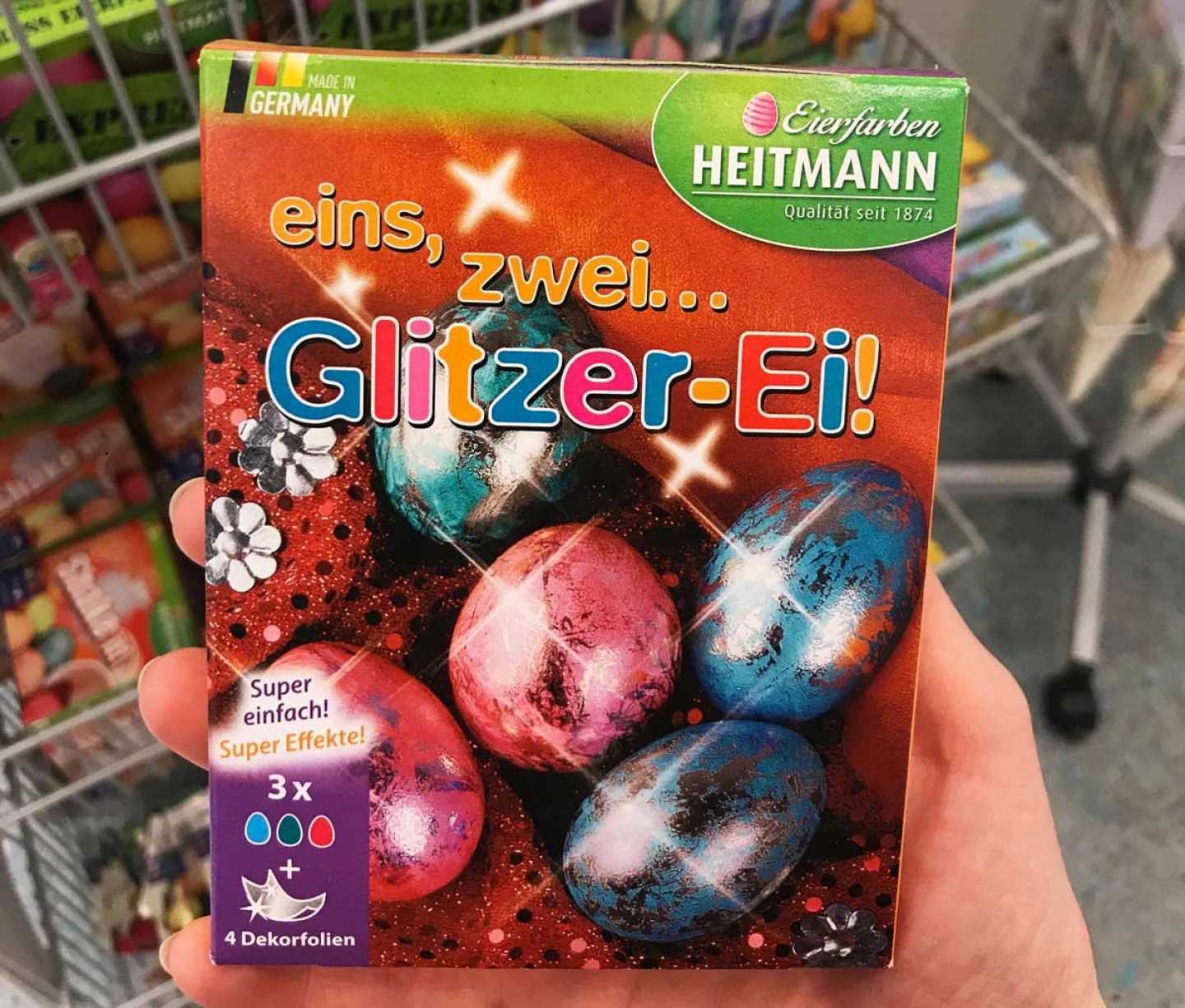 Das traditionelle Eierfärben wird dieses Jahr, dank dem Glitzer-Ei-Set von dm-drogerie markt, besonders schillernd!