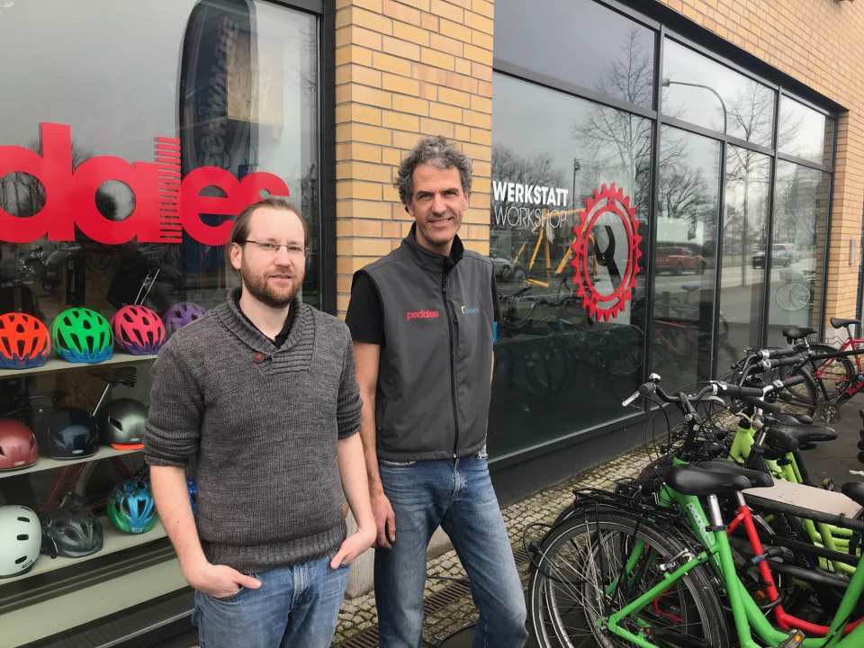 Um Ihre sichere und sportliche Ausflugsbegleitung kümmern sich Dimo Wiegner und Lex Tol von der Radstation – Fahrradservice Pedales. Fahrräder können hier halbtäglich oder länger ausgeliehen werden.